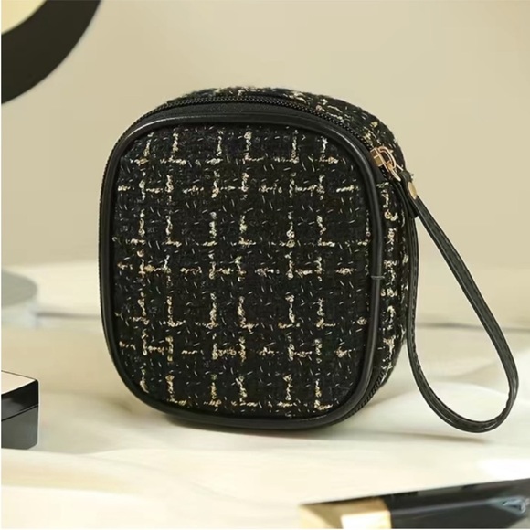 Tweed Wristlet Cosmetic Bag -Boutique-New! LAST ONE 🌶️ - Picture 6 of 9